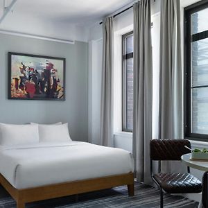 Studio Apartment Queen Bed